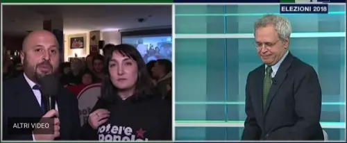 Potere al Popolo, i cori in diretta. La leader spiega: "Hanno bevuto"