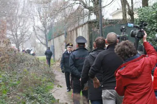 Raid davanti alla sede leghista: militante aggredito con un'ascia