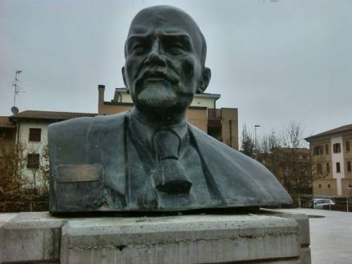 Busto di Lenin a Cavriago, Wikipedia