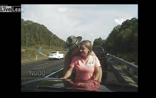 Agente ferma e molesta un'automobilista: polemica negli Usa