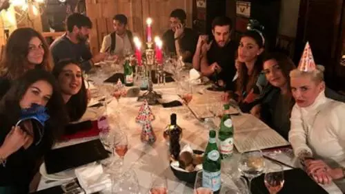 Giallo al compleanno della mamma di Belen: non c'è traccia del marito Gustavo