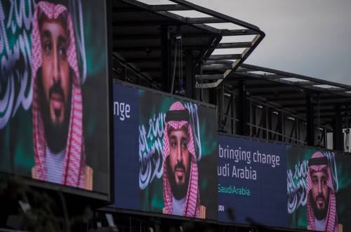 Bin Salman arriva nel Regno Unito e Londra si “trasforma” in Riyadh