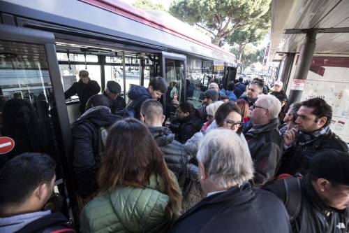 Mercoledì nero dei trasporti, sciopero generale in tutta Italia