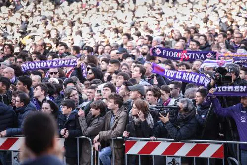 "C'é solo un capitano": l'ultimo coro per Astori