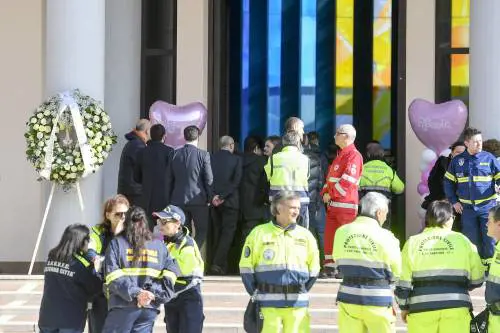 Latina, i funerali di Alessia e Martina Capasso