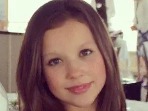 Gb, ragazza di 13 anni si suicida. La mamma: "Guardava la serie'Tredici'"