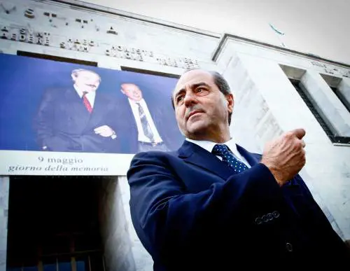 Di Pietro: "Renzi si ispira a Beccaria? No, ai beccamorti"