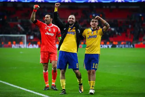 Smettere o non smettere? Il dilemma di Buffon ora si tinge d'azzurro