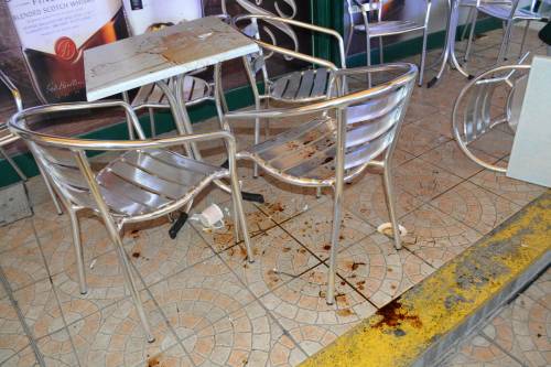 Tragedia sfiorata a Ventimiglia: auto sfonda il dehor di un bar