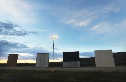 Trump va a visionare i prototipi del muro con il Messico