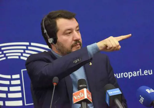 Giornalisti contestano Salvini, lui: "Non prendo lezioni da gente di sinistra"