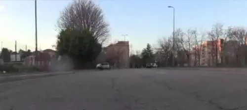 Lui pestato, lei stuprata Incubo a Milano:  caccia a uno straniero