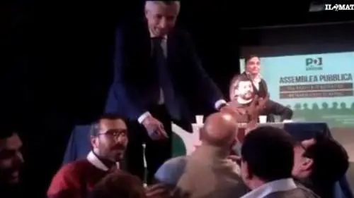 Napoli, rissa sfiorata all'assemblea provinciale del Pd