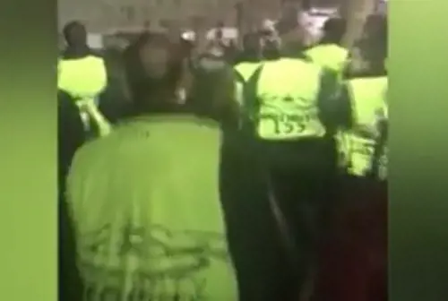 "Barcellona sarà sempre Spagna". E la polizia carica gli ultrà inglesi