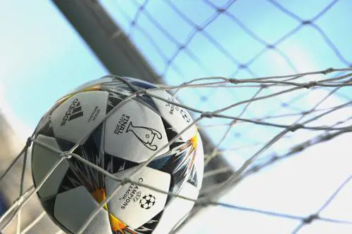 Se il club spende più in agenti che in calciatori