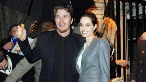 Finita la favola tra Angelina Jolie e Brad Pitt: lei si consola con un altro attore 