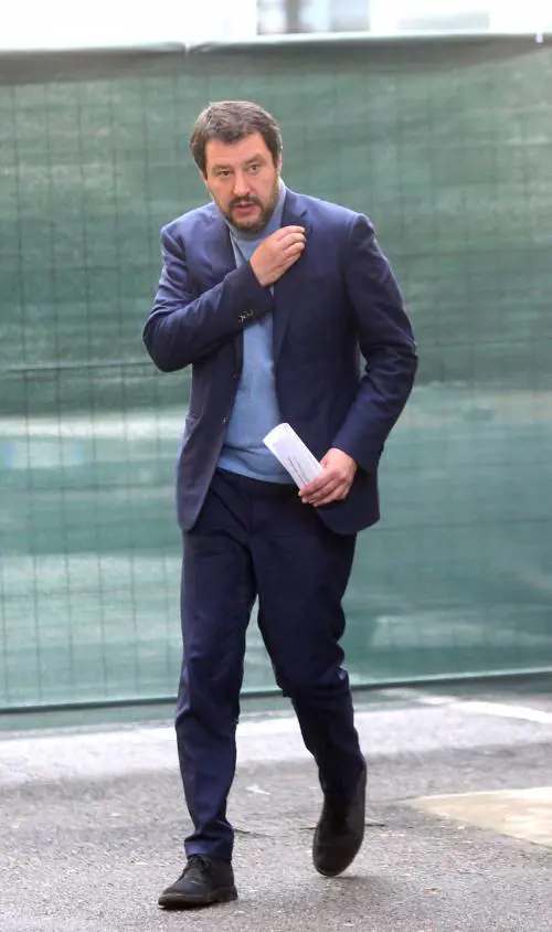 Il caso della commessa che si è rifiutata di servire un gelato a Salvini