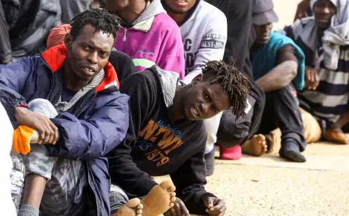 Abetone, protesta dei migranti: un operatore ferito da lancio di tablet