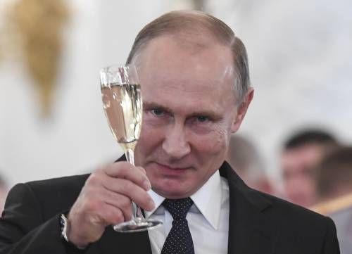 "A Vladimir Putin la Palma d'oro per la pace"