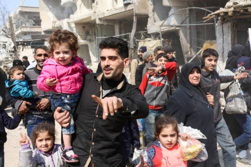 Missili, lacrime e ribelli. Civili in fuga da Ghouta