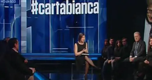 Lo show a Cartabianca con la gaffe della Vanoni e il siparietto di Corona
