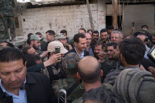 Siria, Assad visita i soldati  impegnati sul fronte di Ghouta