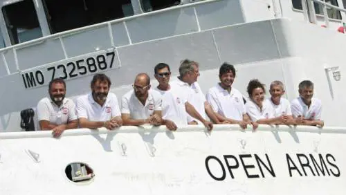 La Ong Open Arms sfida ancora Salvini: "Torniamo in mare con Astral"