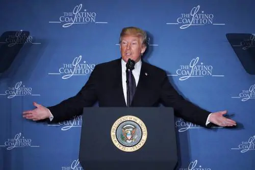 Trump minaccia il Messico: "Senza muro niente nafta"