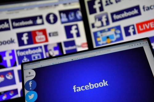 Facebook, cambia la password al fidanzato: condannata a due mesi di carcere