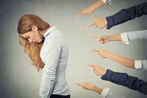 Criticare tutti  è una droga Come disintossicarci in cinque (difficili) passi