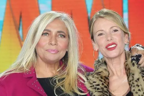 Isola dei Famosi, Mara Venier sbotta contro Monte e la Henger: "Avete la faccia come il c..."