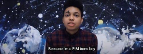 Lo youtuber trans sale in cattedra: ma la preside cancella l'incontro