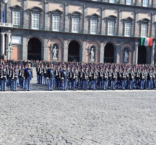 Gli anti bamboccioni tutti divisa e niente social