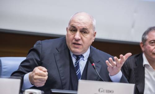 Guido Crosetto attende l'ok della Camera per le sue dimissioni