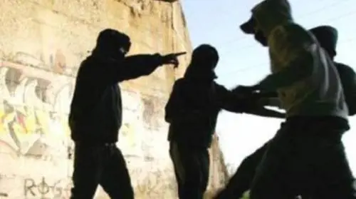 Roma, aggressione omofoba: naziskin pestano un omosessuale
