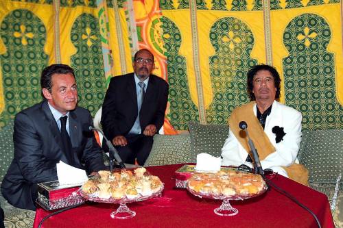 Le immagini dell'incontro tra Gheddafi e Sarkozy