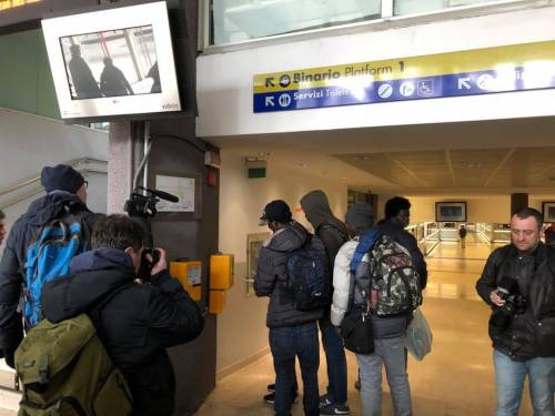Sindaco leghista paga il treno e manda i migranti a Bresso