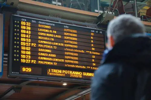 Ferrovieri in sciopero. Paralizzata Trenord, cancellate tutte le linee