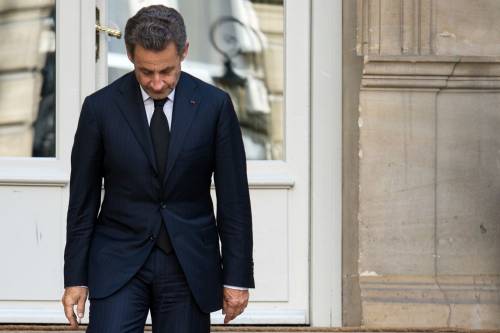 Le lacrime di coccodrillo di Sarkozy.  E il suo sogno si schianta definitivamente