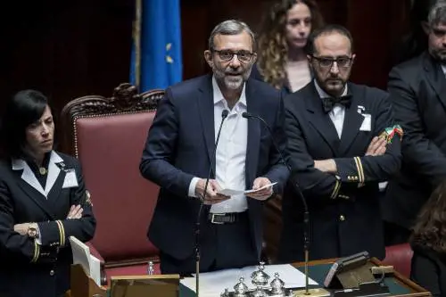 Camera, Giachetti senza cravatta presiede la seduta. È polemica