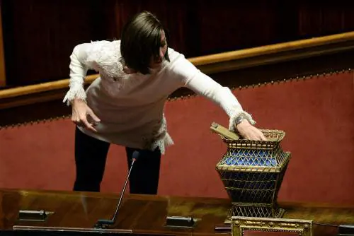 Rottura al Senato Salvini brucia Romani e lancia la Bernini L'ira di Fi: «Atto ostile» Il Cavaliere sente Renzi