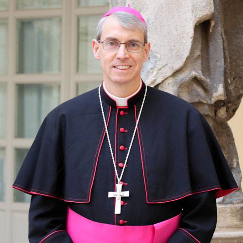 Pavia, bufera sul vescovo: "Se sei omosessuale datti un altro orientamento"