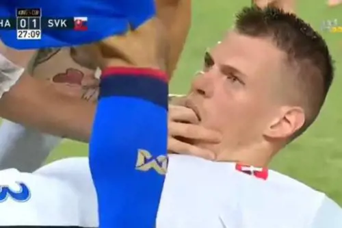 Nazionali, paura in campo per Skrtel. ​Può soffocare, lo aiuta il compagno