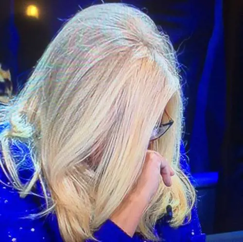Isola, Alessia Marcuzzi ricorda commossa Fabrizio Frizzi. E Mara Venier scoppia a piangere