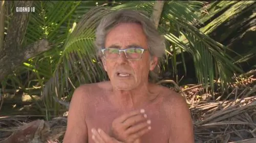 Isola dei Famosi, Nino fuori controllo: "Marcuzzi non dire così che ti tiro due schiaffi"