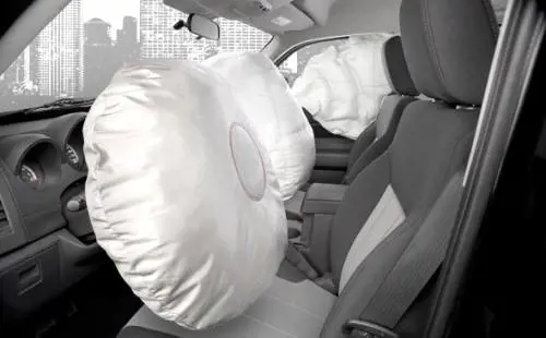 Allarme airbag killer: Toyota costretta a ritirare migliaia di auto