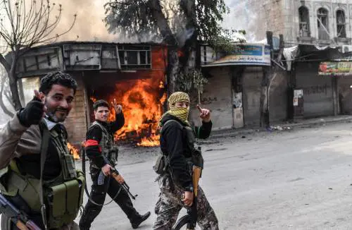 Ribelli e militari turchi in Siria devastano chiese e monumenti
