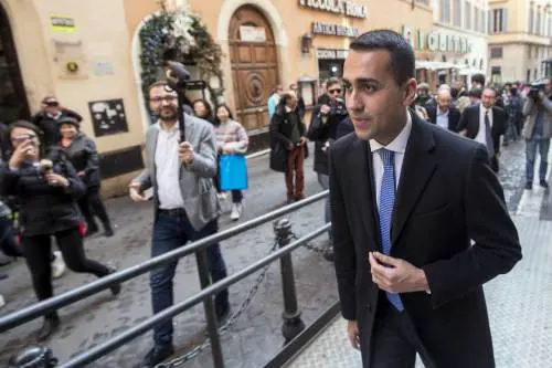 Bordata contro Di Maio dal prof del M5S: "Ecco perché vado via"