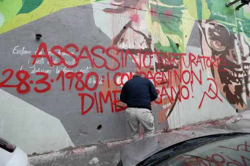 "Assassino, torturatore". Imbrattato il murales del generale Dalla Chiesa