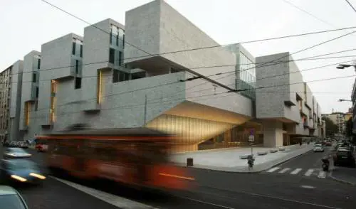 "Alunni spogliati e bendati": ecco tutti i riti di iniziazione  della confraternita della Bocconi 